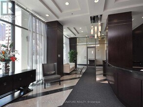 208 Enfield Pl in Mississauga, ON - Building Photo - Building Photo