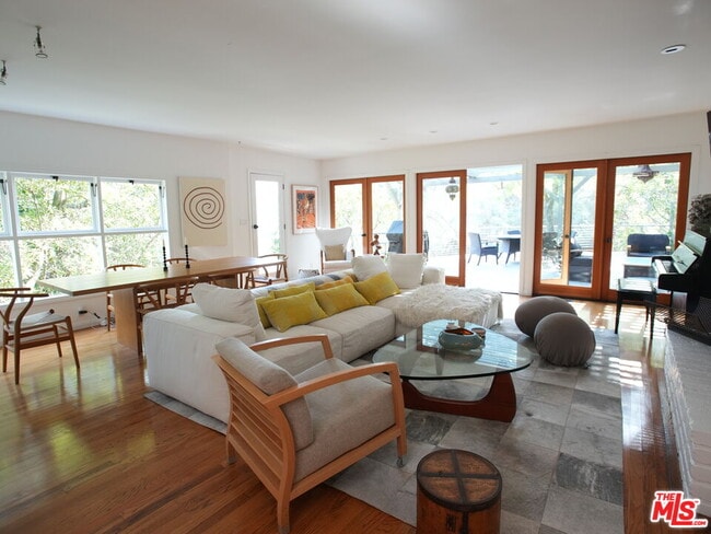 10416 Corfu Ln in Los Angeles, CA - Building Photo - Building Photo