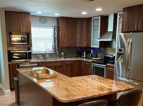 882 Bluebird St in Naples, FL - Building Photo - Building Photo