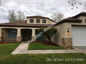 2281 E Jordan Ave in Fresno, CA - Building Photo