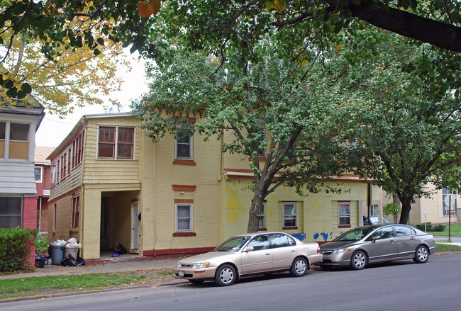 215-217 Ash St in Syracuse, NY - Foto de edificio - Building Photo