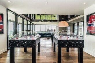 1080 Rue Stanley, Unit SI ID1261798P in Montréal, QC - Building Photo - Building Photo