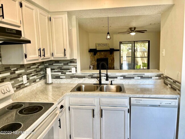 2066 Utah Ave in Jacksonville, FL - Building Photo - Building Photo