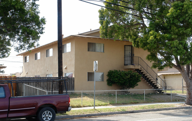 4901-4907 Olds Rd in Oxnard, CA - Building Photo - Building Photo