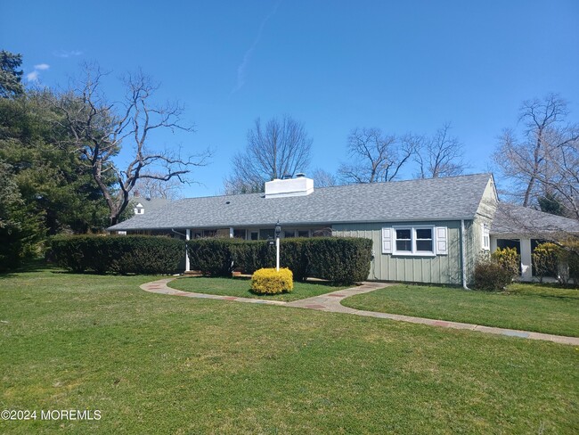 386 Monmouth Rd in West Long Branch, NJ - Building Photo - Building Photo