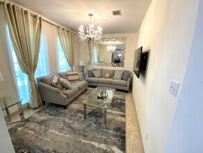 3806 Shady Harbor Dr in Houston, TX - Foto de edificio - Building Photo