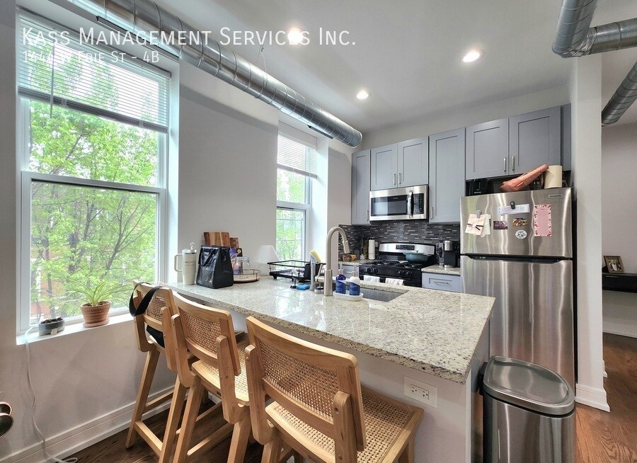 1444 W Erie St-Unit -4B in Chicago, IL - Building Photo