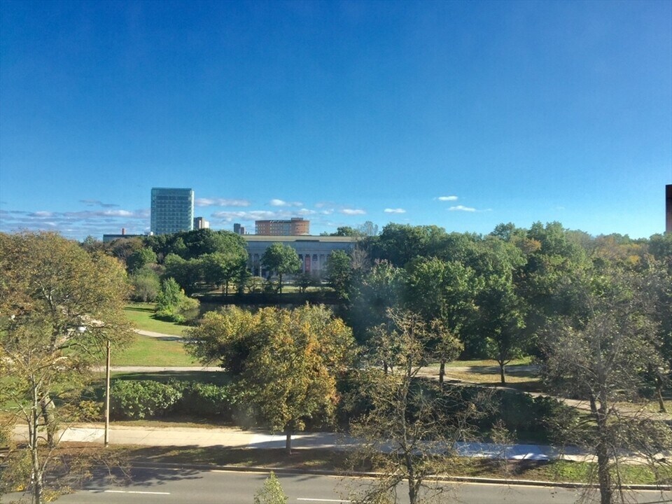 85 Park Dr in Boston, MA - Foto de edificio