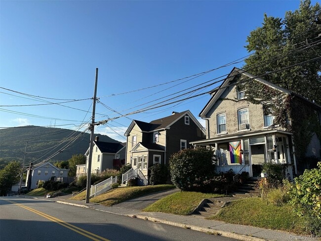 property at 369 Verplanck Ave