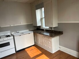 905 S Washington St, Unit 3