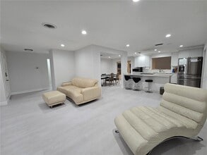 1028 Chinaberry Rd in Clearwater, FL - Building Photo - Building Photo