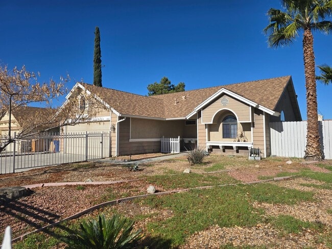 4349 E Ave Q-12 in Palmdale, CA - Foto de edificio - Building Photo