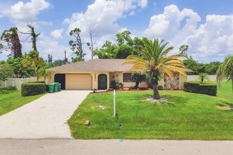 948 Andrews Ave NW in Port Charlotte, FL - Building Photo - Building Photo