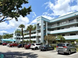 4725 Lucerne Lakes Blvd in Greenacres, FL - Building Photo