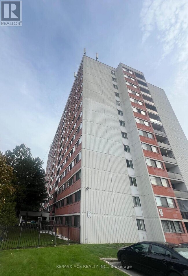 10 Tapscott Rd in Toronto, ON - Building Photo - Building Photo