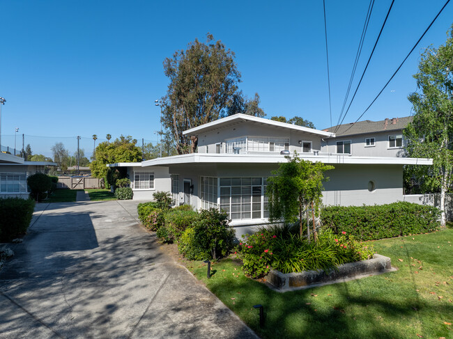 624 University Dr in Menlo Park, CA - Foto de edificio - Building Photo