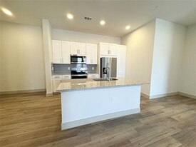 4708 W Spring Creek Pkwy in Plano, TX - Building Photo