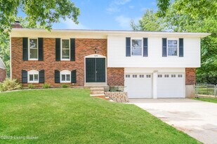 7402 Stone Bluff Ct in Louisville, KY - Building Photo