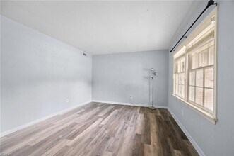 394 Deputy Ln in Newport News, VA - Foto de edificio - Building Photo