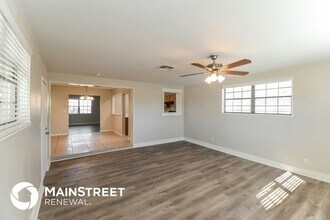 6528 Blackwood Dr in Jacksonville, FL - Foto de edificio - Building Photo