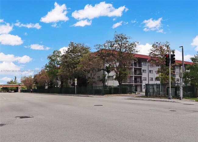 8101 SW 72nd Ave in Miami, FL - Building Photo - Building Photo