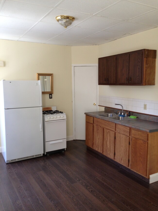 62 Days Park, Unit Lower Cottage in Buffalo, NY - Building Photo - Building Photo