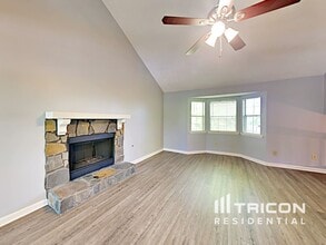 536 Woodstone Rd in Lithonia, GA - Foto de edificio - Building Photo