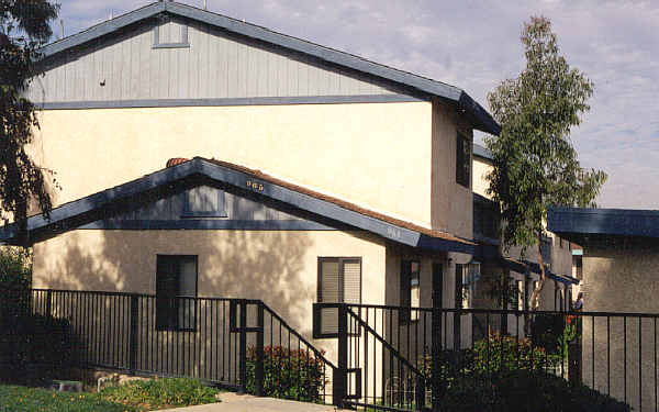 965 S Smith Ave in Corona, CA - Building Photo - Building Photo