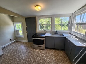 601 Dale Ave in Charlottesville, VA - Foto de edificio - Building Photo