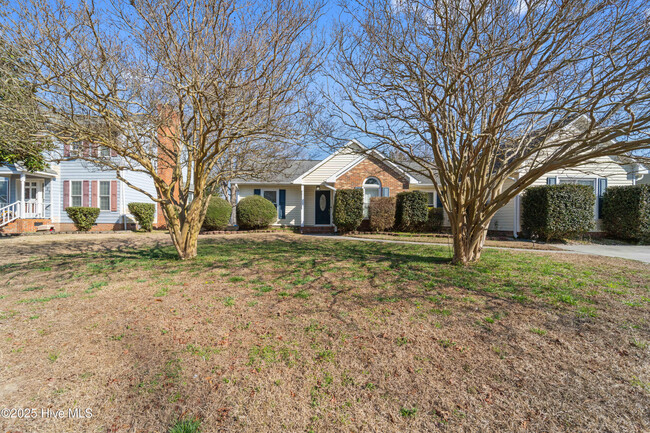 property at 325 Peppertree Ct