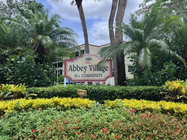 1 Abbey Ln in Delray Beach, FL - Foto de edificio - Building Photo