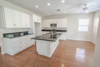 28482 Santa Catarina Rd in Santa Clarita, CA - Building Photo - Building Photo