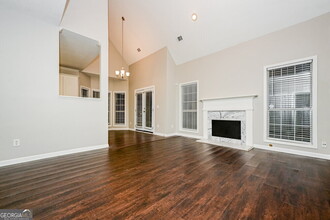 2337 Reeves Creek Rd in Jonesboro, GA - Foto de edificio - Building Photo