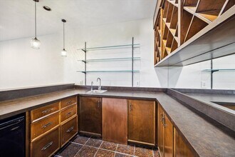 5600 San Felipe St in Houston, TX - Building Photo - Building Photo