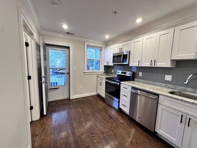 41 W Walnut Park, Unit 2