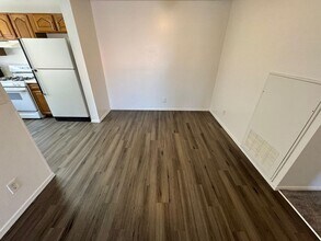 1375 E Hacienda Ave in Las Vegas, NV - Foto de edificio - Building Photo