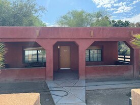 313 S Magnolia Ave in Yuma, AZ - Building Photo