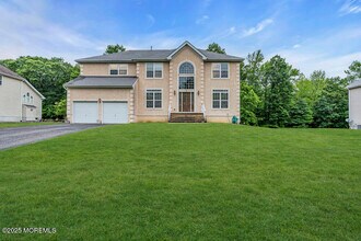 8 Connor Dr in Englishtown, NJ - Building Photo - Building Photo