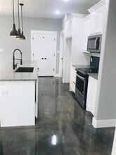 926 W Baker St in Denison, TX - Building Photo - Building Photo