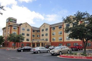 Furnished Studio – Austin - Northwest - La...