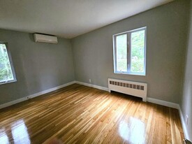 390 Langley Rd, Unit 2 Apartamentos