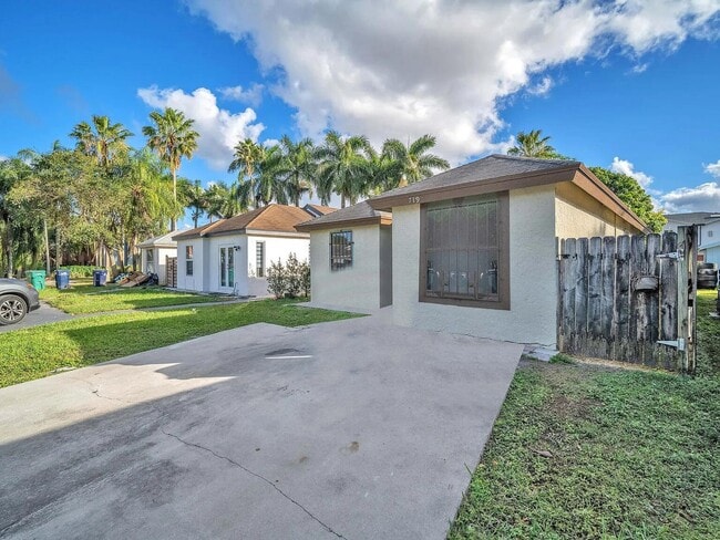 719 SW 10th St in Florida City, FL - Building Photo - Building Photo