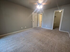 14429 N Pennsylvania Ave, Unit 25F in Oklahoma City, OK - Building Photo - Building Photo