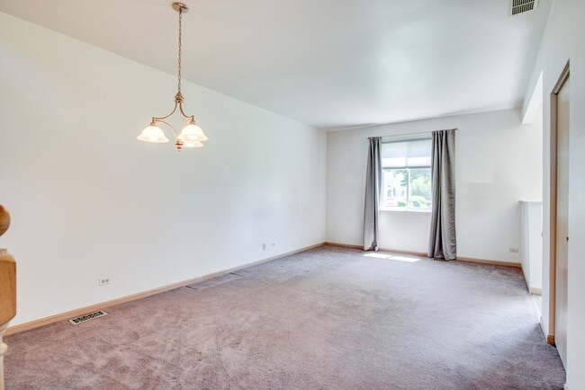 1216 Arapaho Ct in Naperville, IL - Building Photo - Building Photo