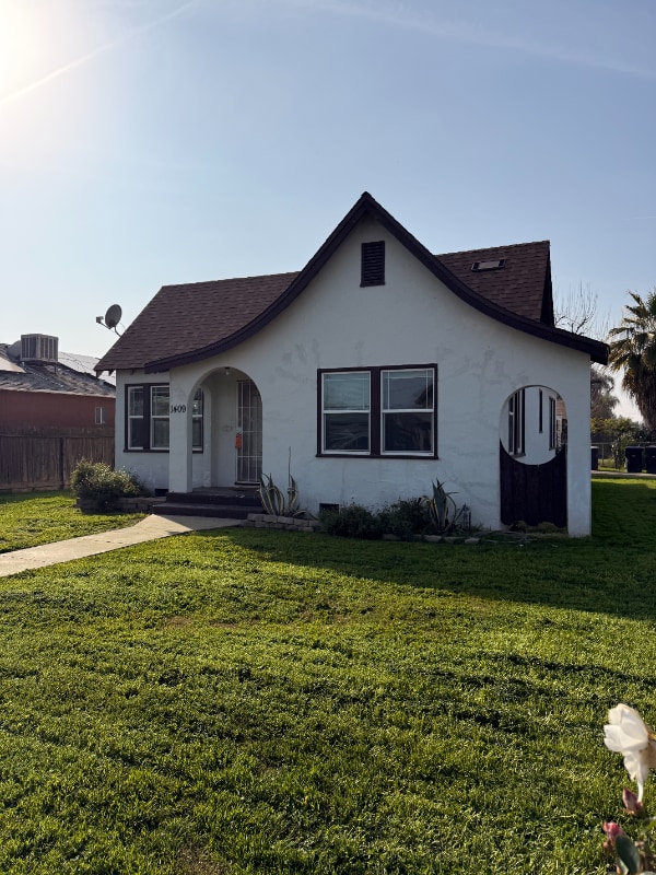 property at 1409 N Divisadero St