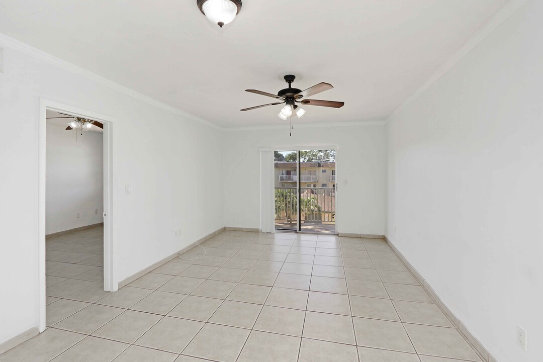 7505 SW 82nd St, Unit 316 in Miami, FL - Building Photo