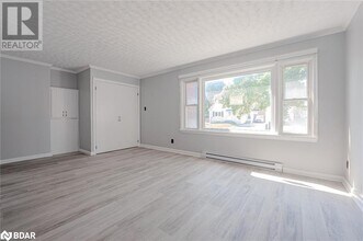 76 John St in Barrie, ON - Building Photo - Building Photo