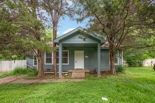 8323 Lapanto Ln in Dallas, TX - Building Photo