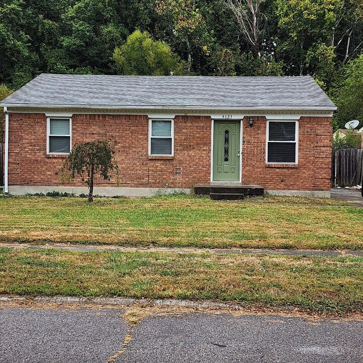 4623 Frel Rd in Louisville, KY - Foto de edificio