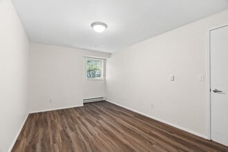 Kensington Gate Apartments in Tacoma, WA - Building Photo - Building Photo